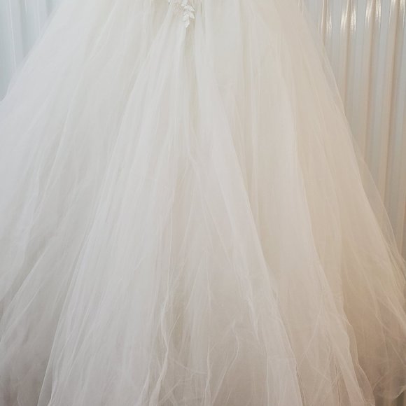 "Dreamy Ballerina Ballgown" - Picture 7 of 12